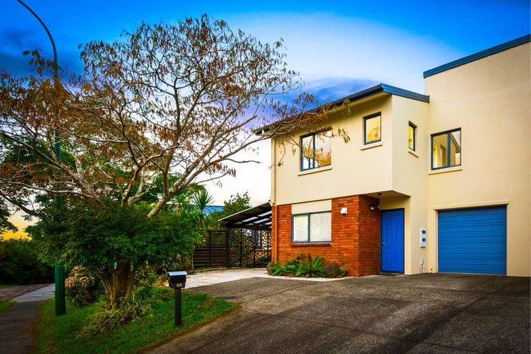 Photo of property in 32 Marinich Drive South, Ranui, Auckland, 0612