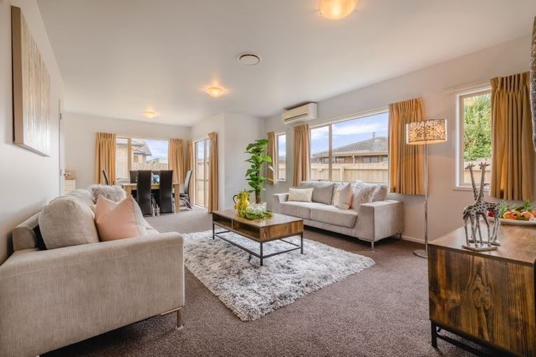 Photo of property in 7b Woodbank Drive, Glen Eden, Auckland, 0602