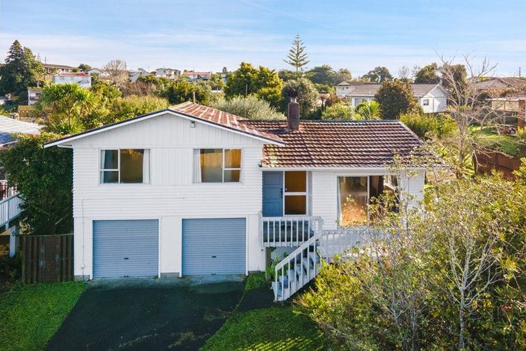 Photo of property in 15 Zita Maria Drive, Massey, Auckland, 0614