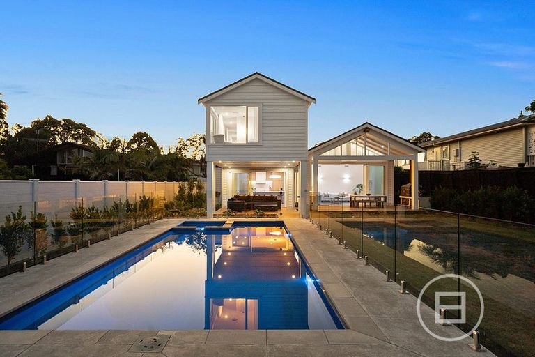 Photo of property in 15 Church Street, Northcote Point, Auckland, 0627