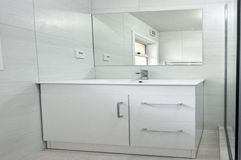 Photo of property in 1/97 Archers Road, Hillcrest, Auckland, 0629