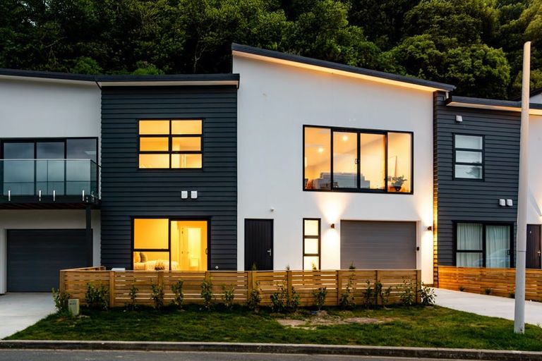 Photo of property in 4 Tradewinds Drive, Whitby, Porirua, 5024