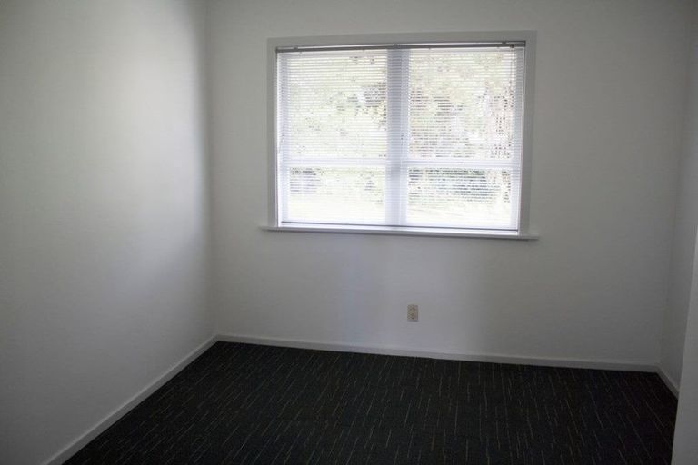 Photo of property in 17 Windy Ridge Road, Glenfield, Auckland, 0629