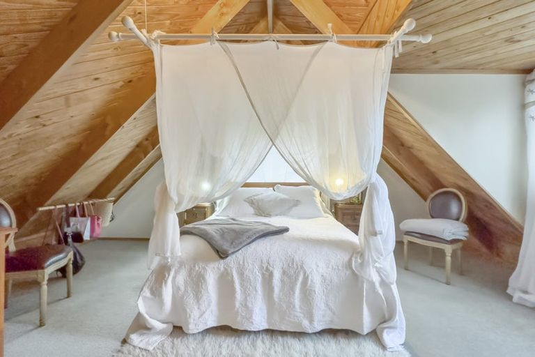 Photo of property in 13 Bush Road, Waiatarua, Auckland, 0604