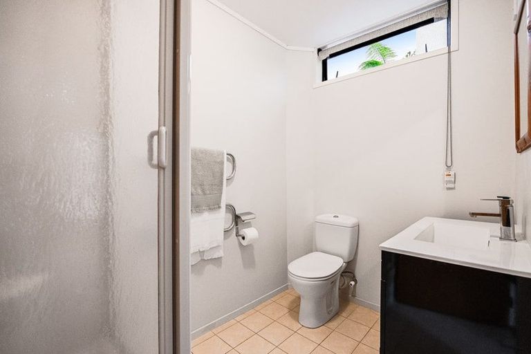 Photo of property in 132 Taupaki Road, Taupaki, Henderson, 0782