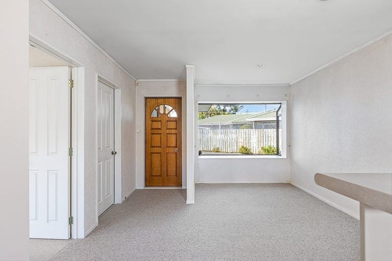 Photo of property in 19 Sturges Road, Henderson, Auckland, 0612