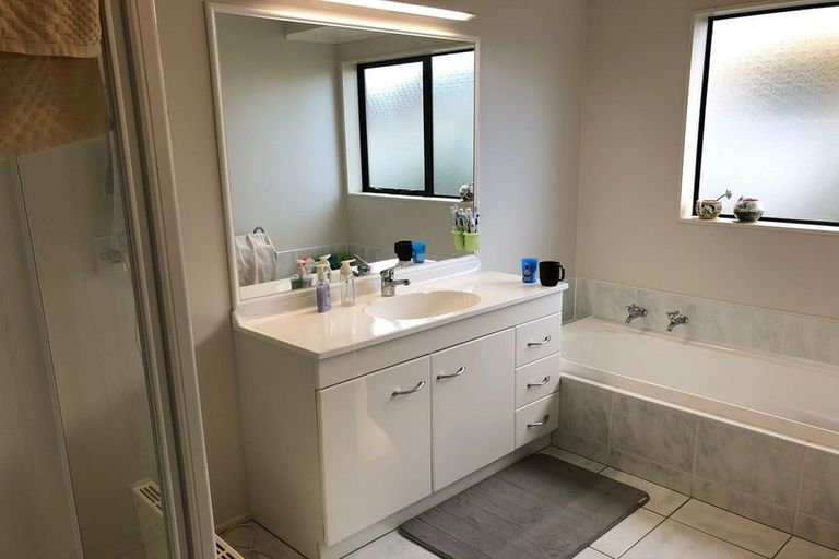 Photo of property in 11 Amylynn Place, East Tamaki, Auckland, 2016