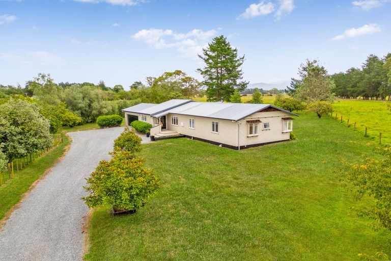 Photo of property in 122 Cross Line, Morison Bush, Greytown, 5794
