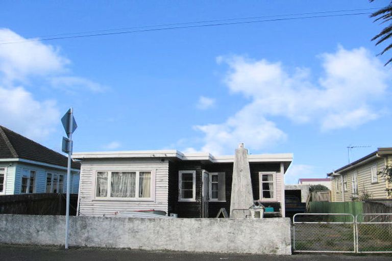 Photo of property in 23 East Street, Petone, Lower Hutt, 5012