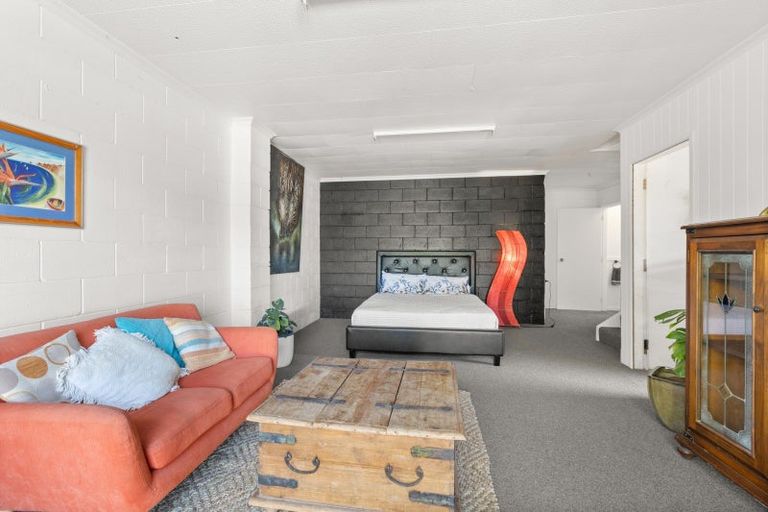 Photo of property in 46 Seaview Road, Marfell, New Plymouth, 4310