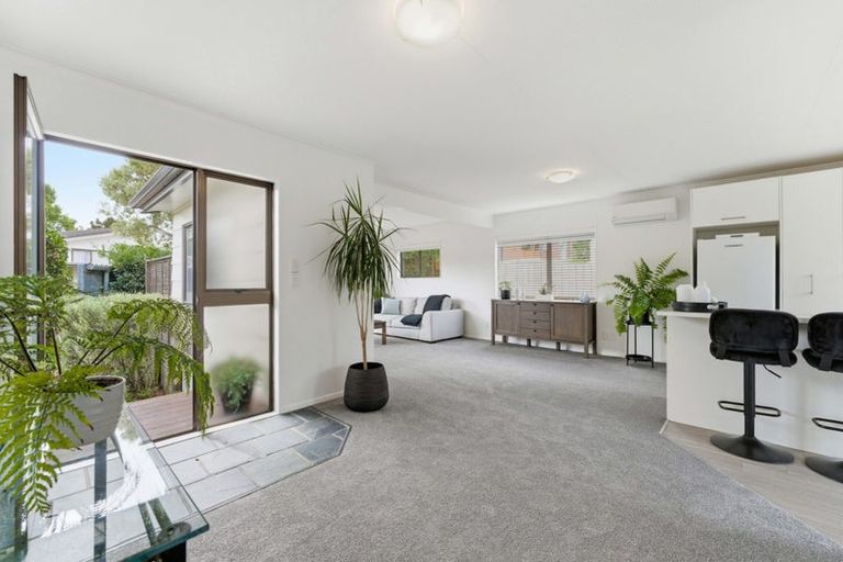 Photo of property in 2/26 Sunward Rise, Glenfield, Auckland, 0629