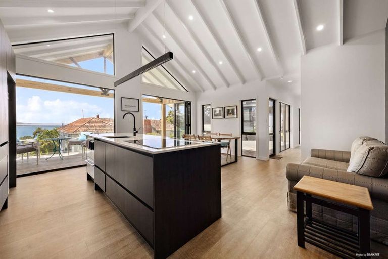 Photo of property in 2d Vipond Road, Stanmore Bay, Whangaparaoa, 0932