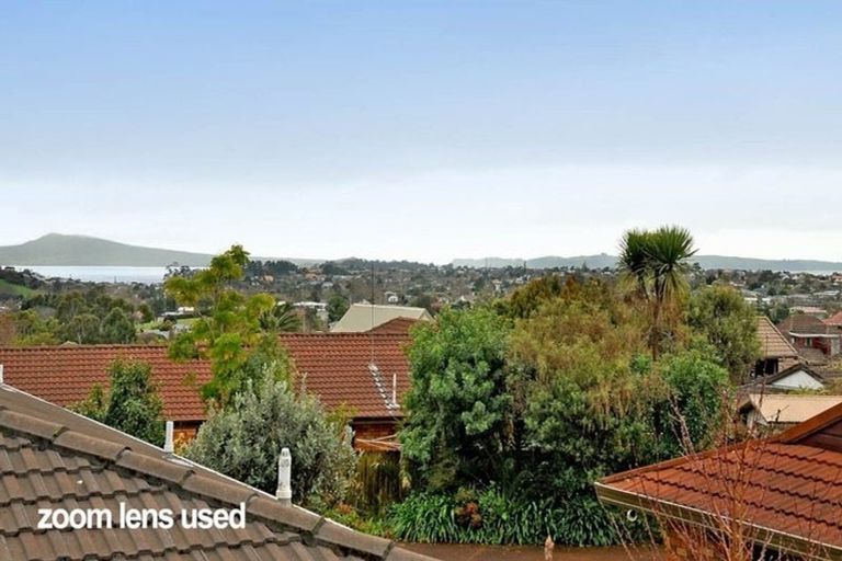 Photo of property in 75a Bradbury Road, Botany Downs, Auckland, 2010