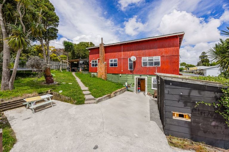 Photo of property in 2 Harrington Road, Henderson, Auckland, 0610