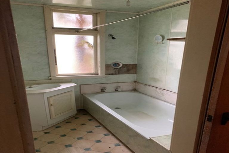 Photo of property in 5 Russell Street, Westport, 7825