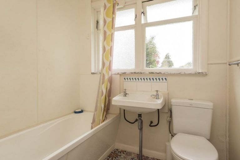 Photo of property in 10 Paddington Street, Northcote, Christchurch, 8052