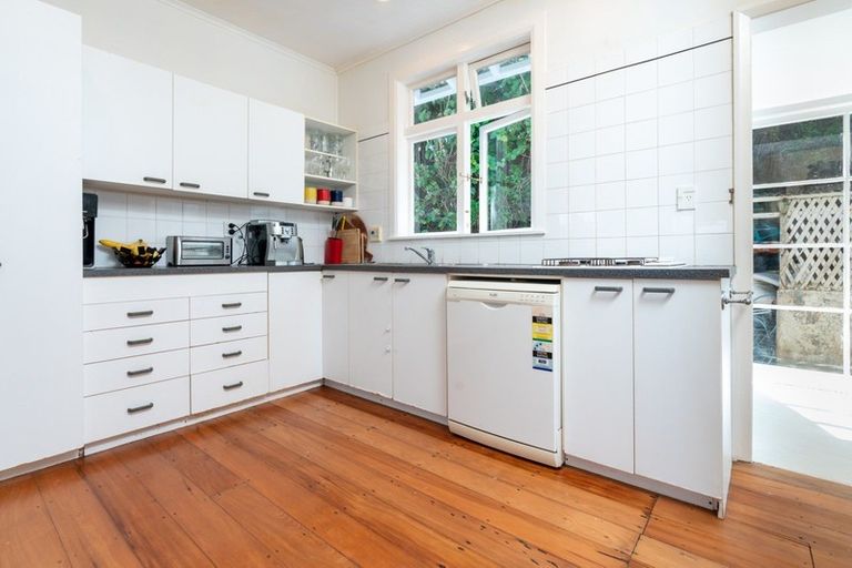 Photo of property in 58 Pembroke Road, Northland, Wellington, 6012
