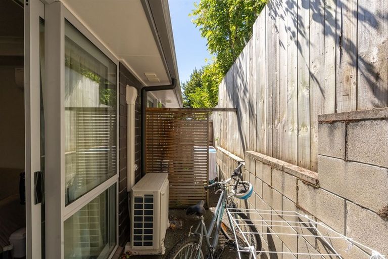 Photo of property in 2/30 Hunter Street, Hamilton Lake, Hamilton, 3204