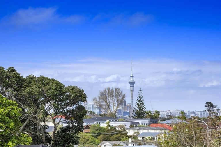 Photo of property in 2/14 Esmonde Road, Takapuna, Auckland, 0622