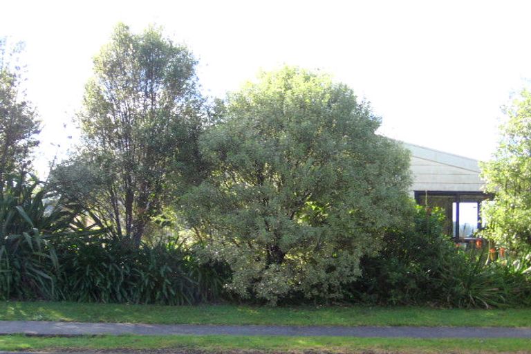 Photo of property in 1 Governor Grey Road, Snells Beach, 0920