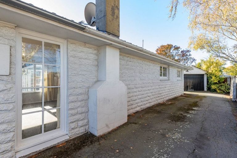 Photo of property in 2/170 Waimairi Road, Ilam, Christchurch, 8041