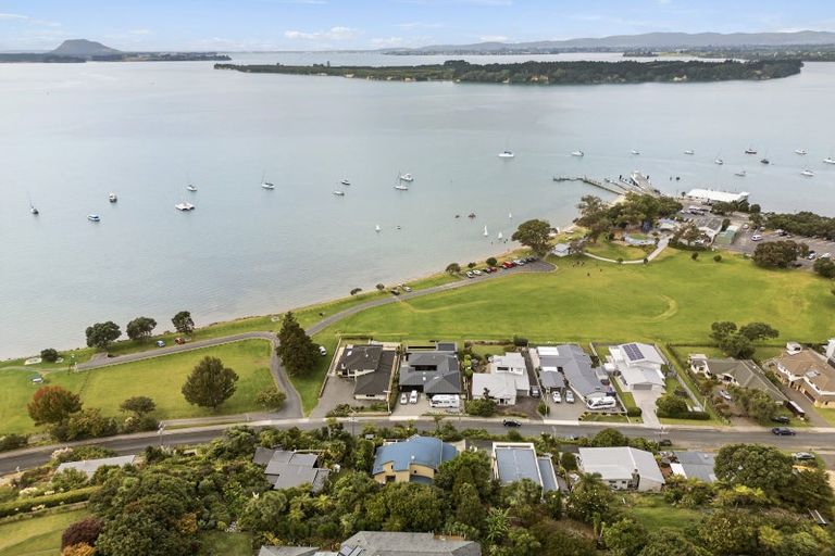 Photo of property in 33 Harbour View Road, Omokoroa, 3114
