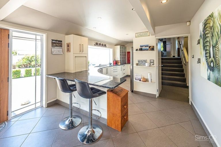 Photo of property in 2 Burtts Road, Durie Hill, Whanganui, 4500