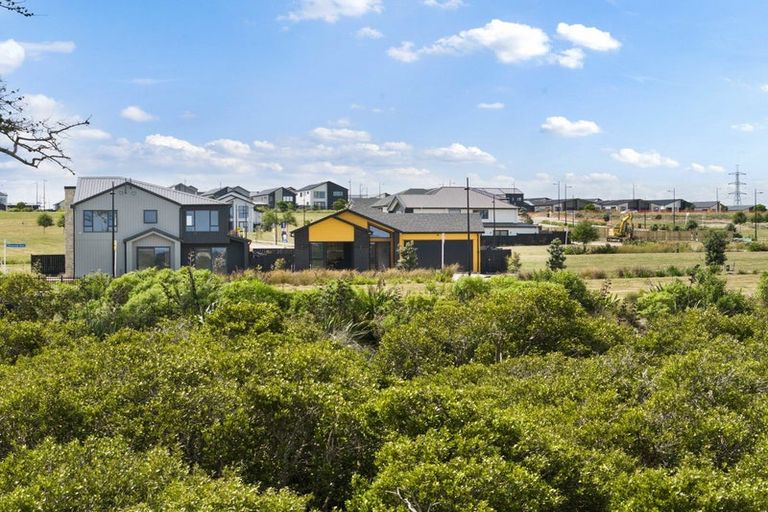 Photo of property in 51 Emerald Avenue, Rosehill, Papakura, 2113