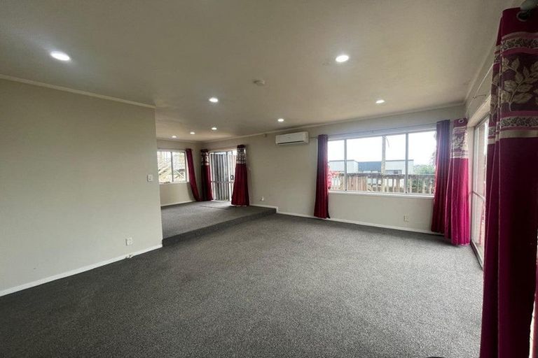 Photo of property in 64 Royal Road, Massey, Auckland, 0614