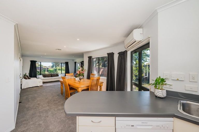 Photo of property in 139 Guildford Drive, Paraparaumu Beach, Paraparaumu, 5032