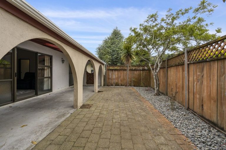 Photo of property in 1 Cedar Place, Westown, New Plymouth, 4310