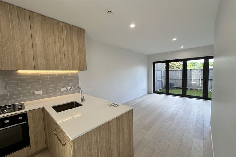 Photo of property in 19 Lyons Avenue, Murrays Bay, Auckland, 0630