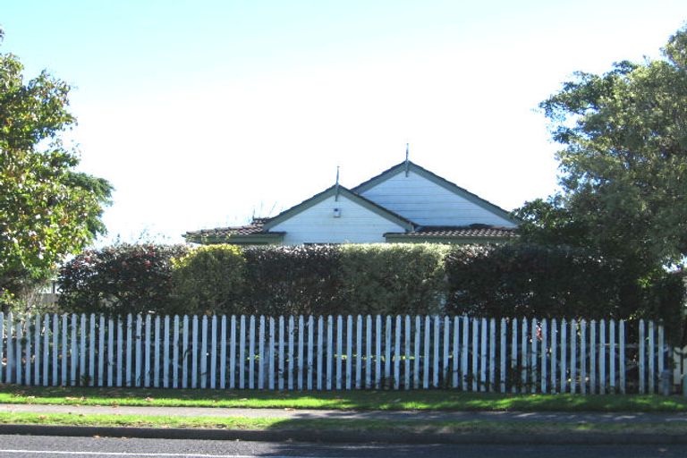 Photo of property in 50 Hutchinsons Road, Bucklands Beach, Auckland, 2014