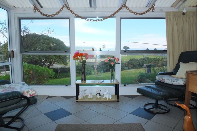 Photo of property in 27 Hennessy Street East, Foxton Beach, Foxton, 4815