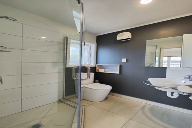 Photo of property in 1/61 Neil Avenue, Te Atatu Peninsula, Auckland, 0610