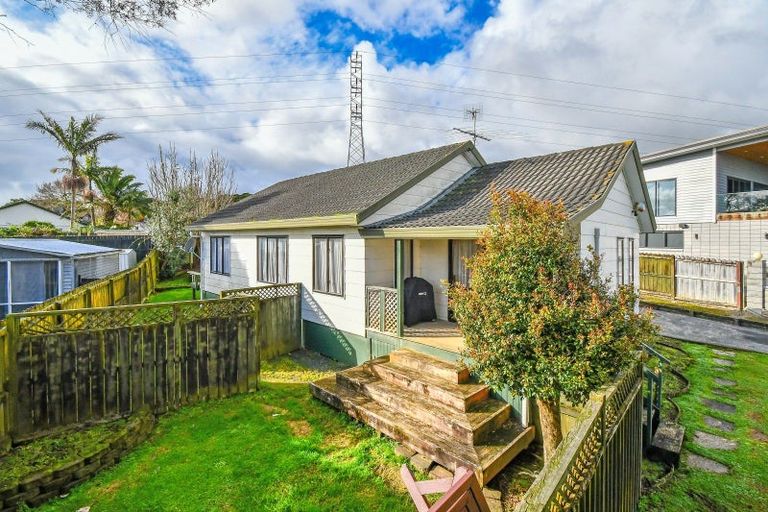 Photo of property in 3 Leven Lane, Totara Heights, Auckland, 2105