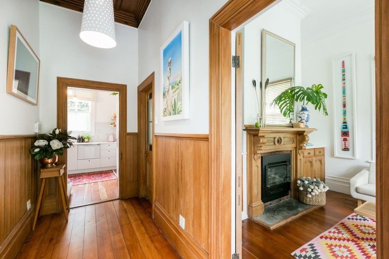 Photo of property in 8 Burke Street, Hospital Hill, Napier, 4110