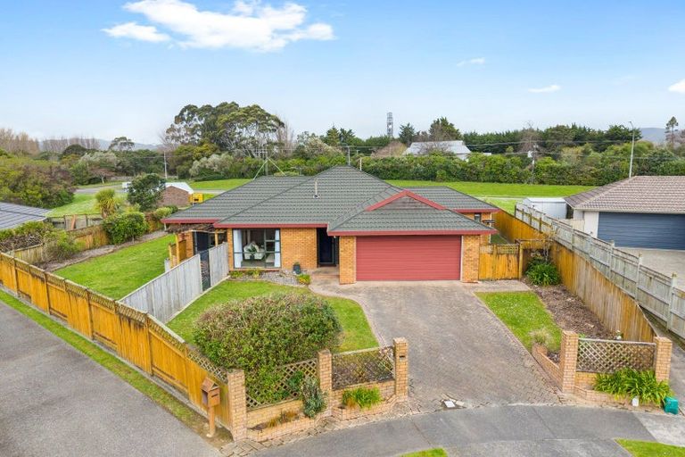 Photo of property in 23 Greenwood Place, Fitzherbert, Palmerston North, 4410