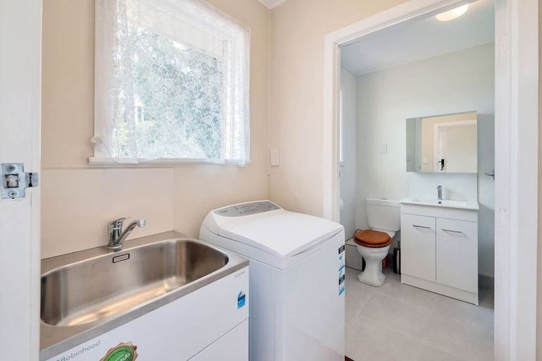 Photo of property in 1/8 Westward Ho, Glen Eden, Auckland, 0602