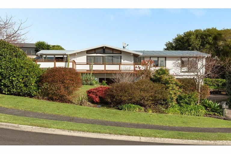 Photo of property in 3 Pamir Place, Welcome Bay, Tauranga, 3112