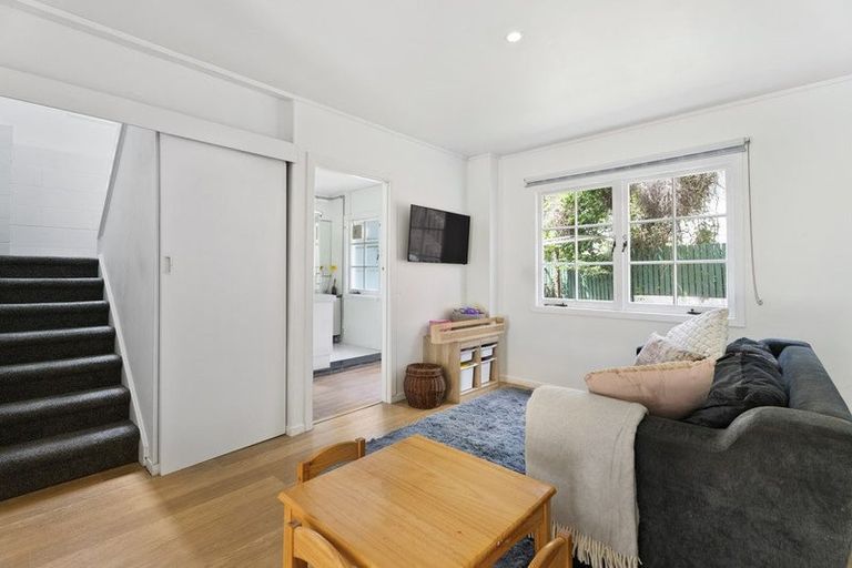 Photo of property in 30 Glencourt Place, Glenfield, Auckland, 0629