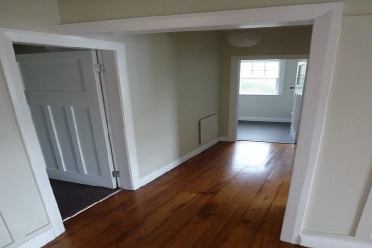 Photo of property in 5a Grove Road, Kelburn, Wellington, 6012