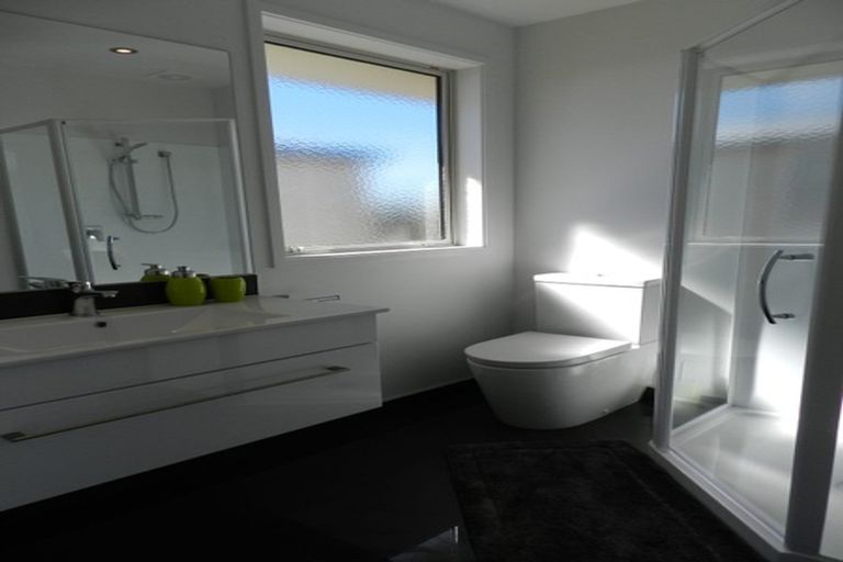 Photo of property in 92 Palmers Road, New Brighton, Christchurch, 8083