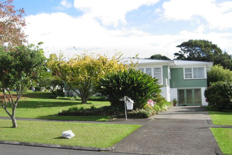 Photo of property in 5 Chatsworth Crescent, Pakuranga Heights, Auckland, 2010