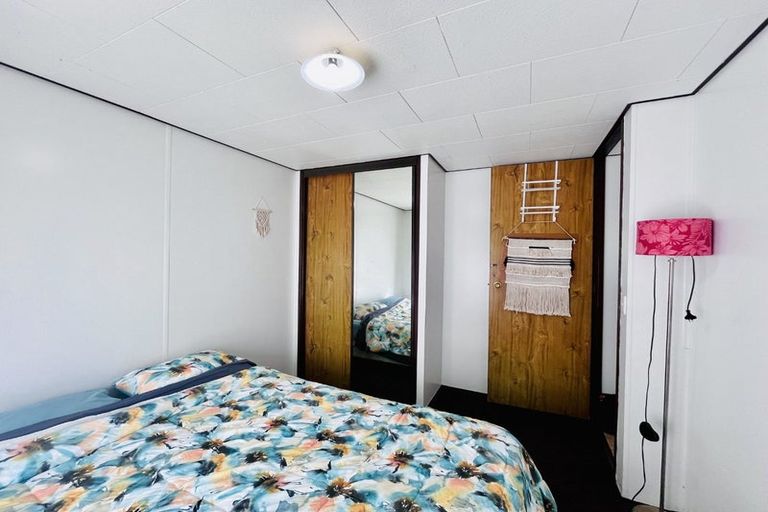 Photo of property in 5 Kopara Place, Clendon Park, Auckland, 2103