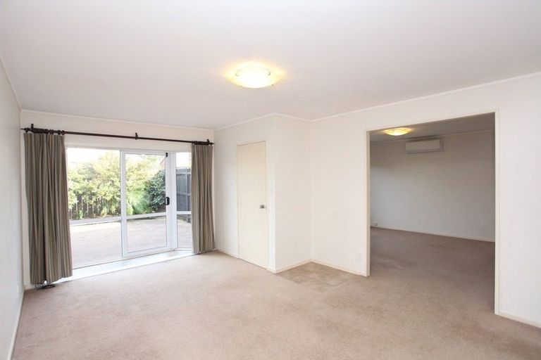 Photo of property in 2/10 Kallaroo Place, Botany Downs, Auckland, 2010