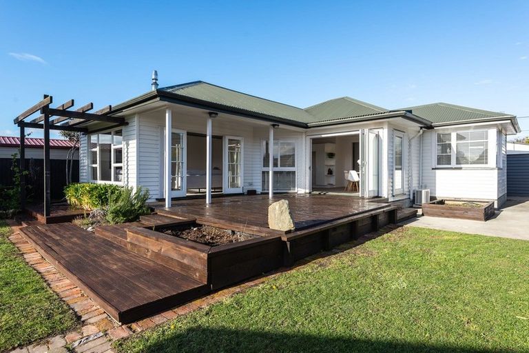Photo of property in 221 Weston Road, St Albans, Christchurch, 8052