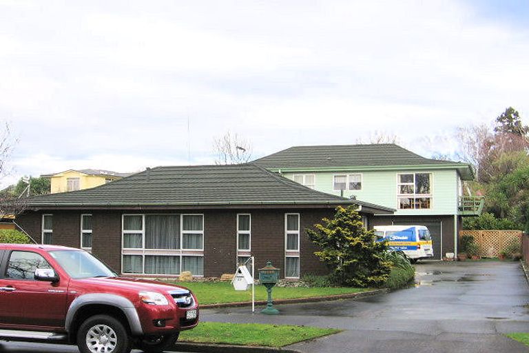 Photo of property in 27 Redwood Grove, Hokowhitu, Palmerston North, 4410