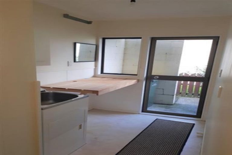 Photo of property in 1a Shortland Street, Lower Vogeltown, New Plymouth, 4310