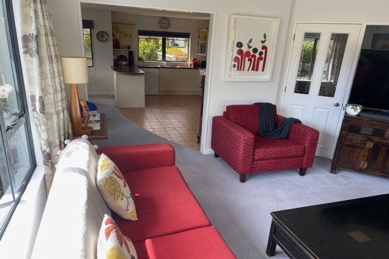 Photo of property in 20 Landsdowne Terrace, Karori, Wellington, 6012